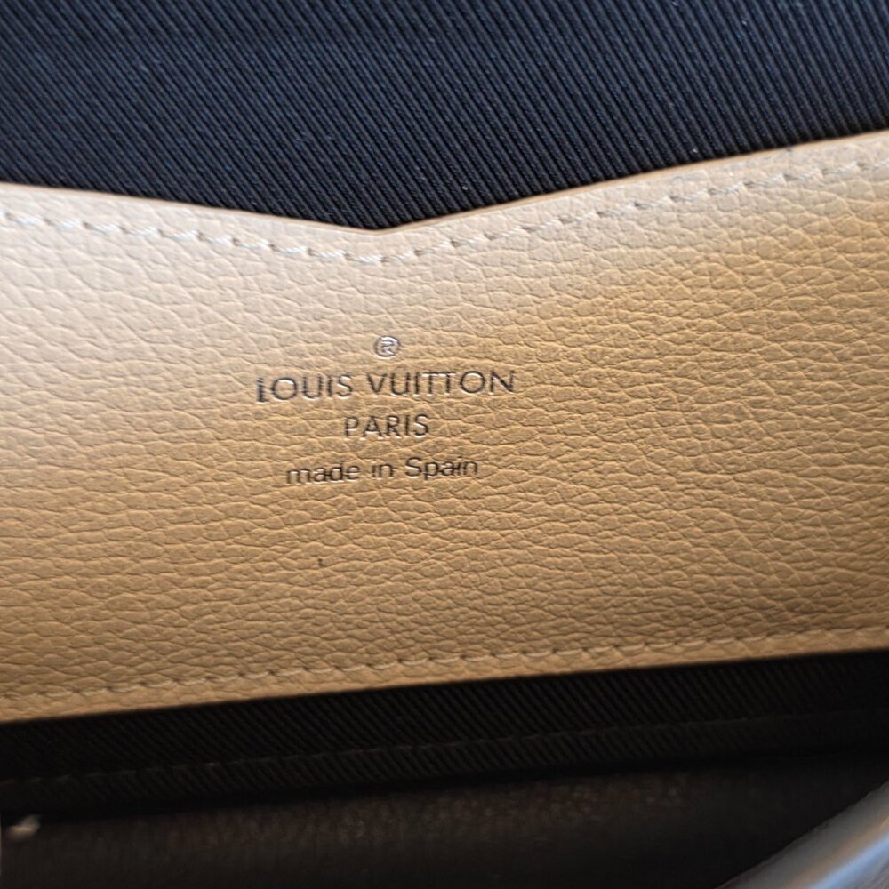 Louis Vuitton Portefeiulle Lock Me II Creme/Black Long Flap Wallet - Picture 11 of 13